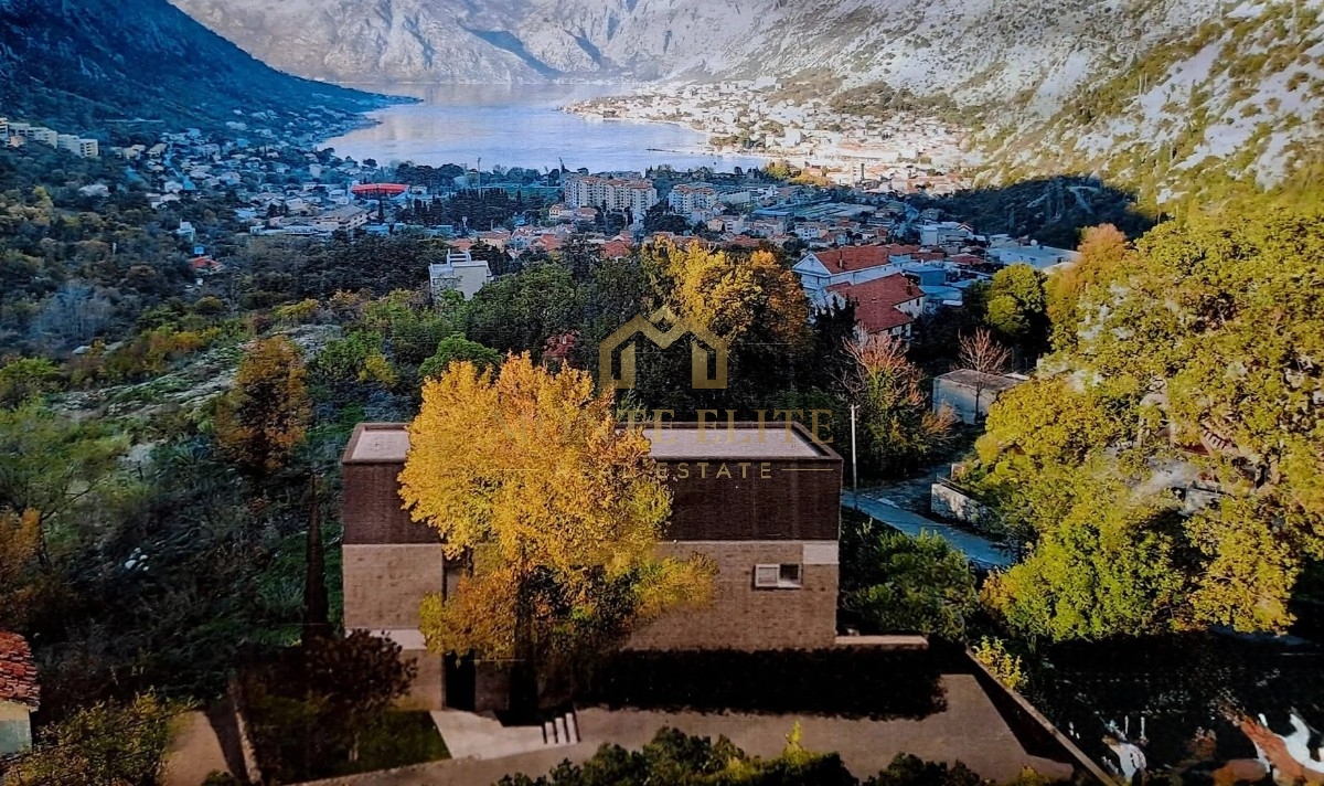 Ekskluzivan građevinski plac sa trajnim pogledom na zaliv, Škaljari